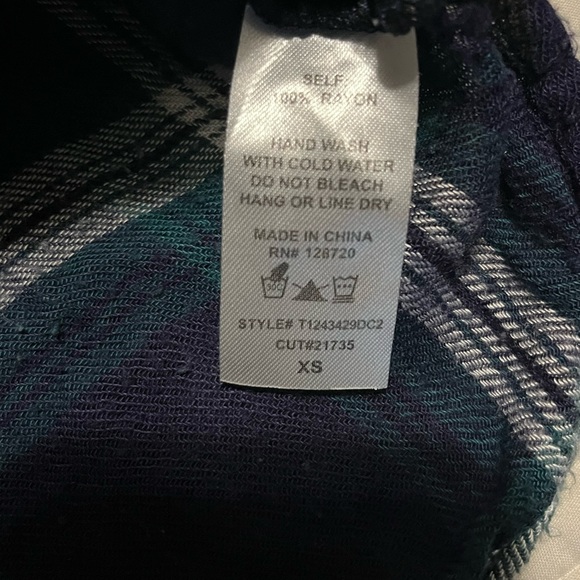 • Plaid Wrap Top Green and Blue - Picture 11 of 14